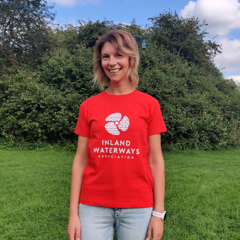 IWA T-Shirt - Red